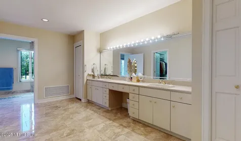 7987 Hollyridge Road Jacksonville FL 32256