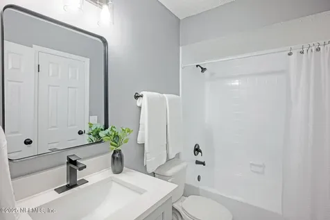 6737 Newgate Circle E Jacksonville FL 32244
