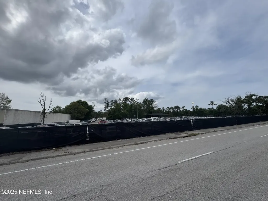 5515/5517 Shad Road Jacksonville FL 32257