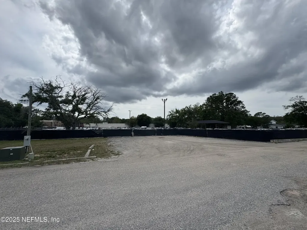 5515/5517 Shad Road Jacksonville FL 32257