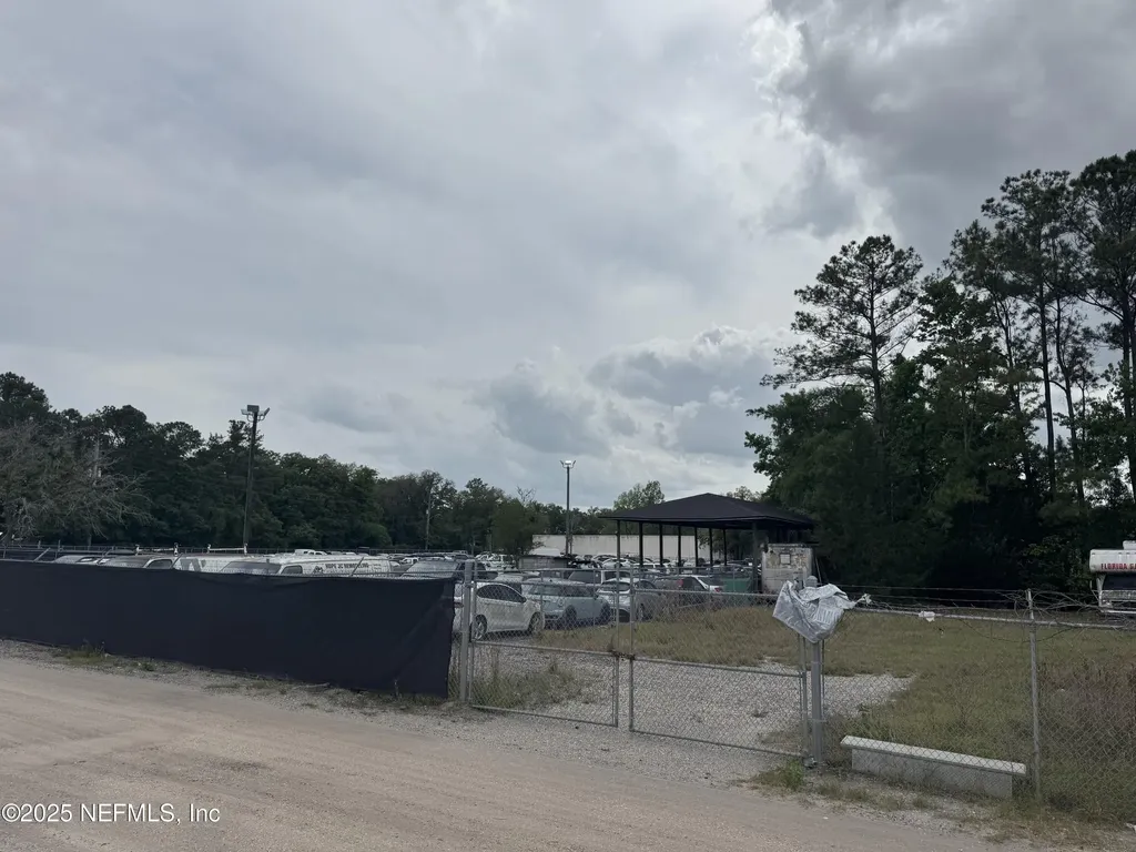 5515/5517 Shad Road Jacksonville FL 32257