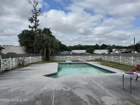 5515/5517 Shad Road Jacksonville FL 32257