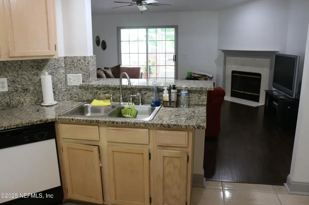 7589 Ginger Tea Trail W Jacksonville FL 32244