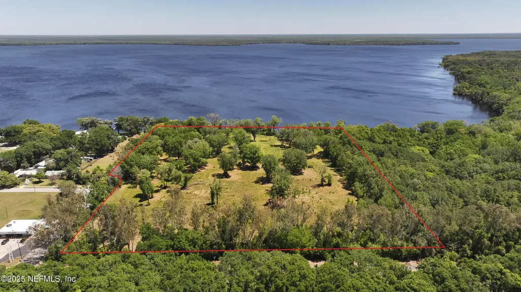 2570 Highway 17 Crescent City FL 32112