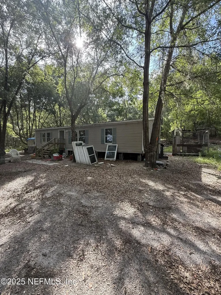 225 Ivanhoe Drive Satsuma FL 32189