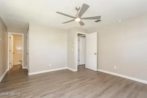 1078 Knoll Cove Jacksonville FL 32221