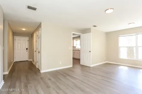 1078 Knoll Cove Jacksonville FL 32221