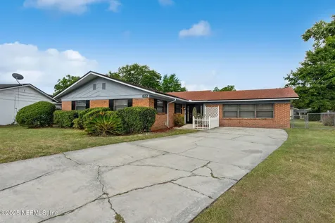 872 Graybar Court Jacksonville FL 32221
