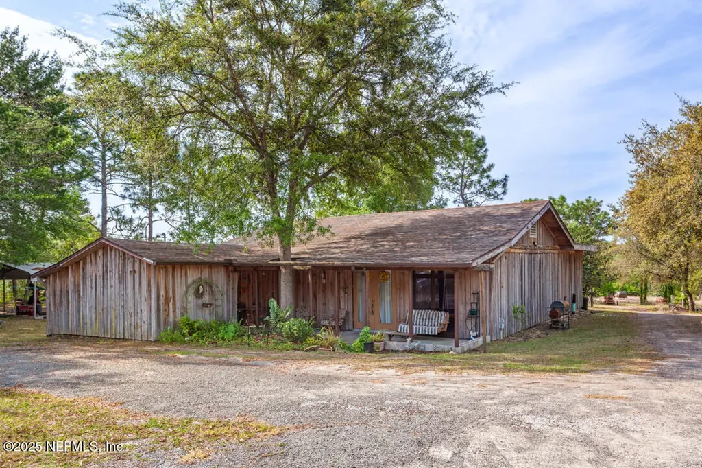 335 S Carolina Street Hawthorne FL 32640