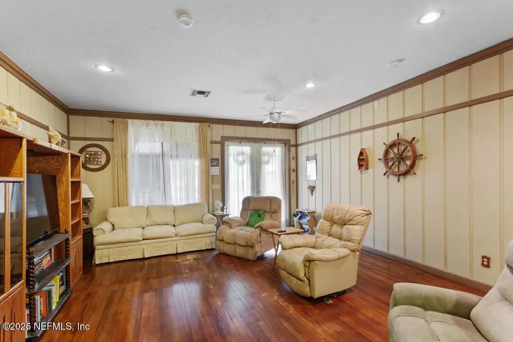 335 S Carolina Street Hawthorne FL 32640