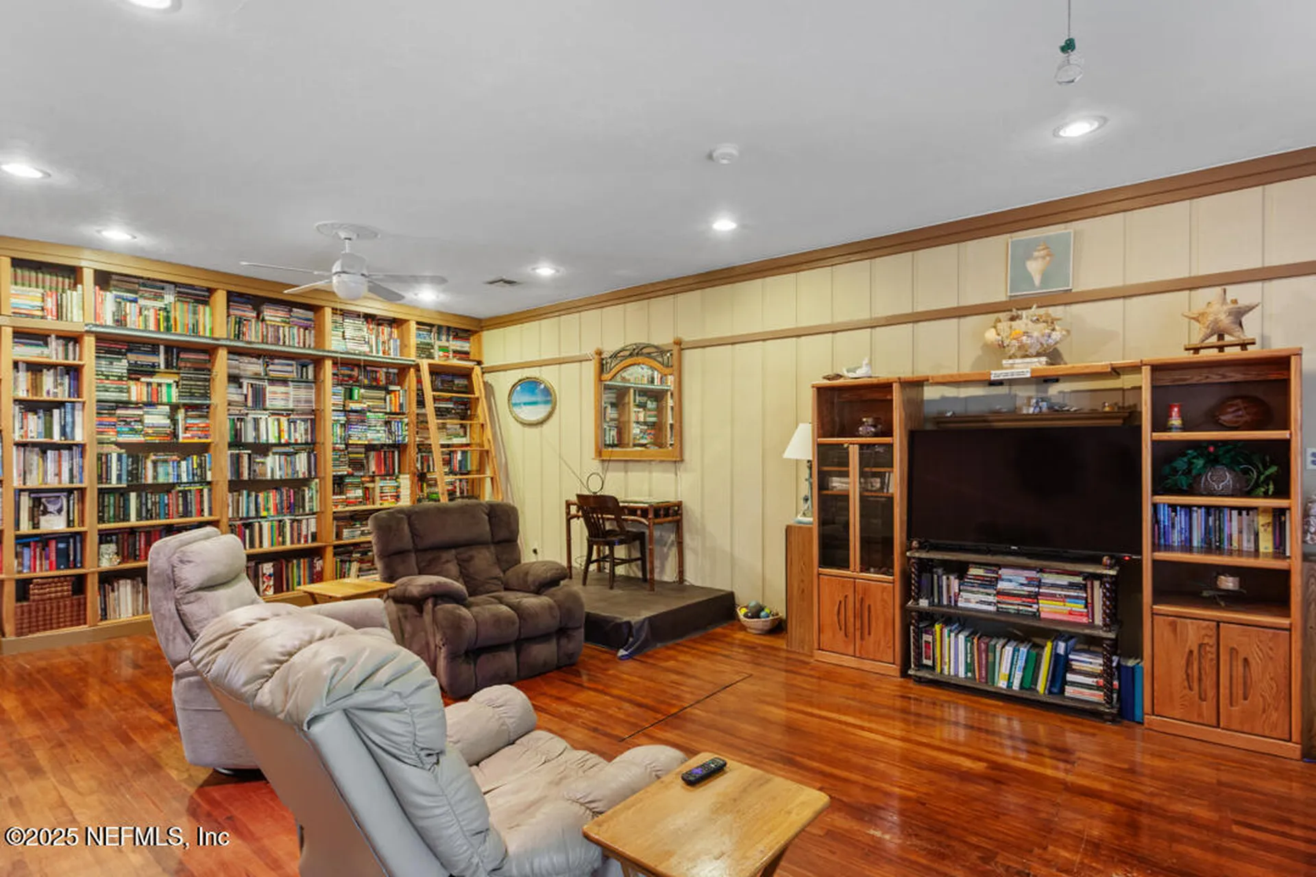 335 S Carolina Street Hawthorne FL 32640