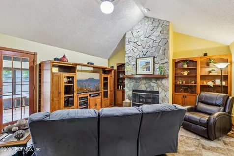 8459 Sand Point Drive W Jacksonville FL 32244