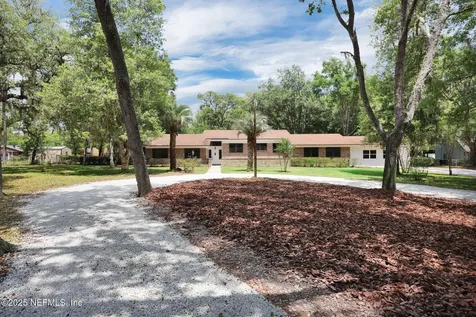 832 Lake Asbury Drive Green Cove Springs FL 32043