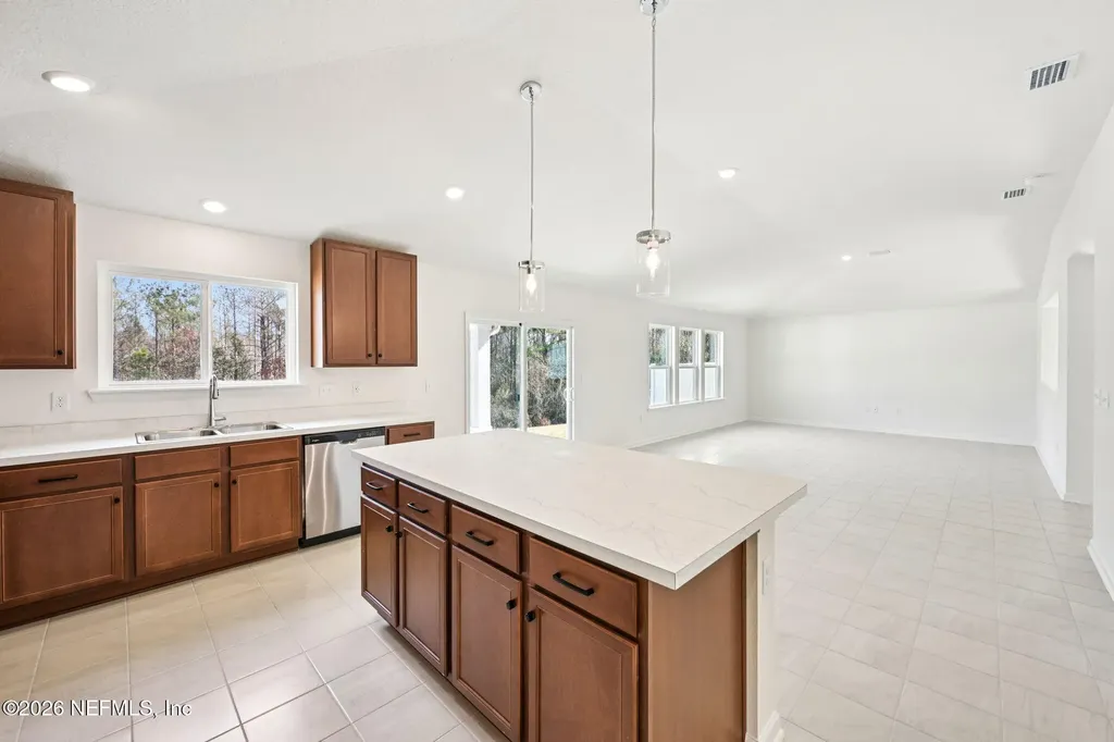 750 Panther Lake Jacksonville FL 32221