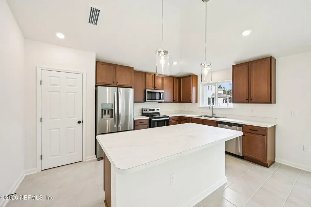 750 Panther Lake Jacksonville FL 32221