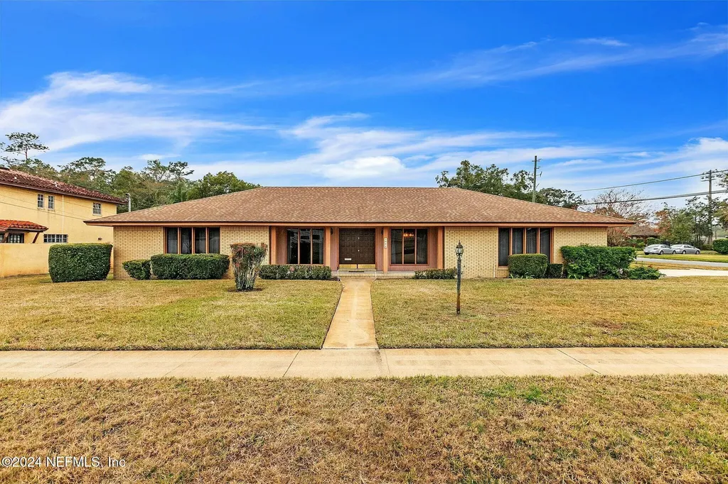 1008 Holiday Road W Jacksonville FL 32216