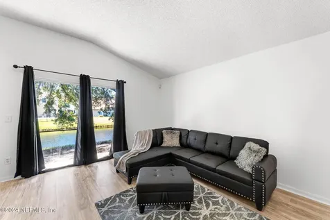 4948 Mints Court Jacksonville FL 32218