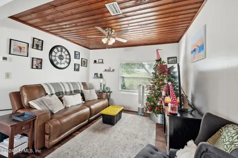 5636 Dartmouth Avenue N St. Petersburg FL 33710