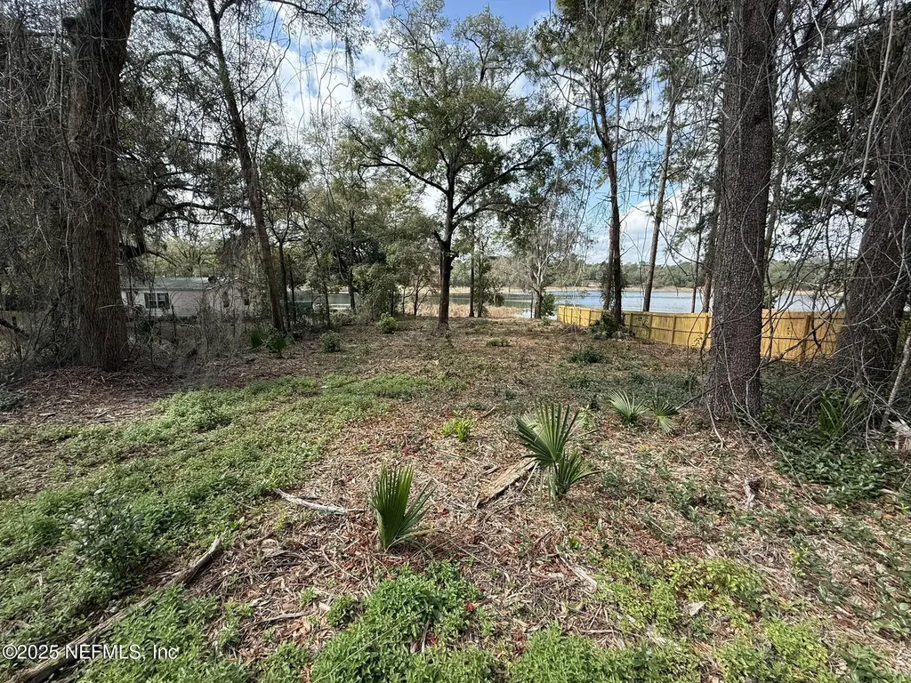 329 N County Road 315 Interlachen FL 32148
