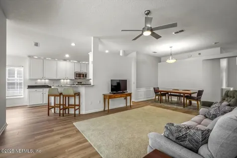 9305 Waterglen Lane Jacksonville FL 32256