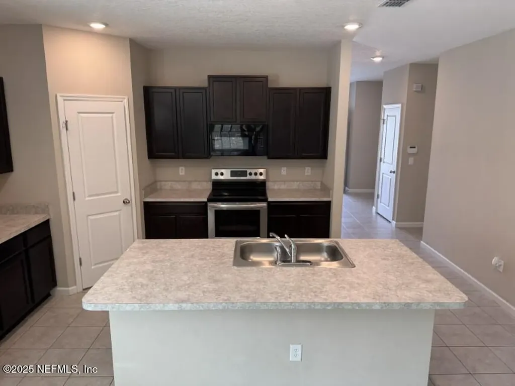 5345 Kellar Circle Jacksonville FL 32218