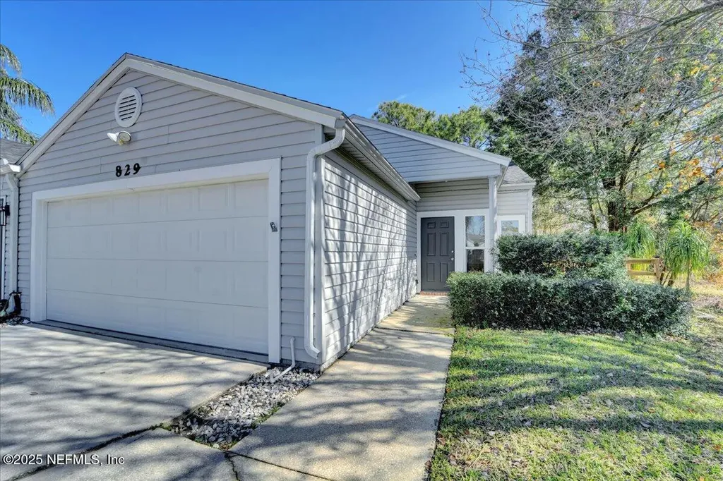 829 Candleknoll Lane Jacksonville FL 32225