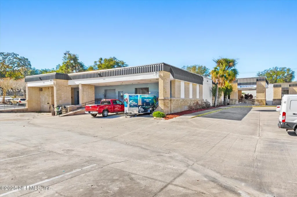 1825 Street Johns Avenue Palatka FL 32177