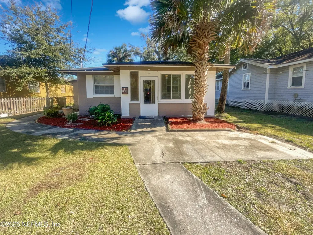 7437 Laura Street N Jacksonville FL 32208
