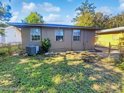 7437 Laura Street N Jacksonville FL 32208