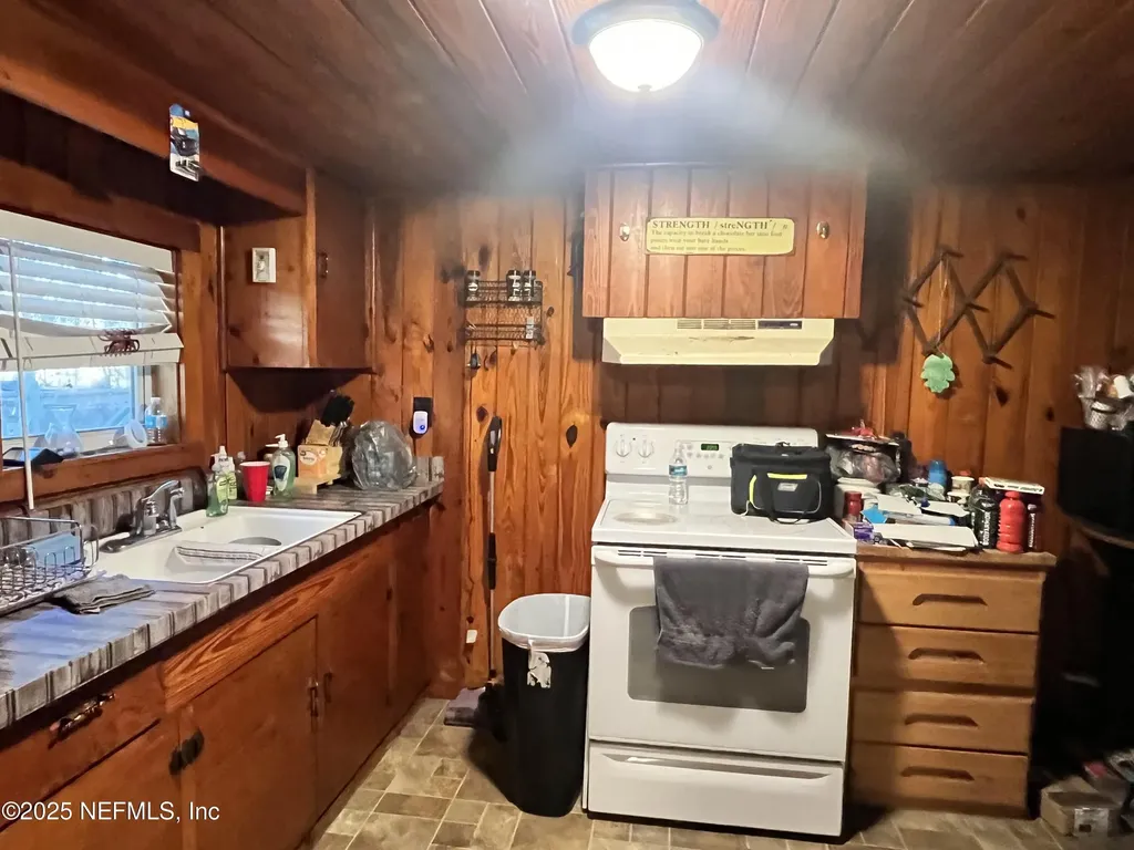 10507 Prospect Avenue Hampton FL 32044