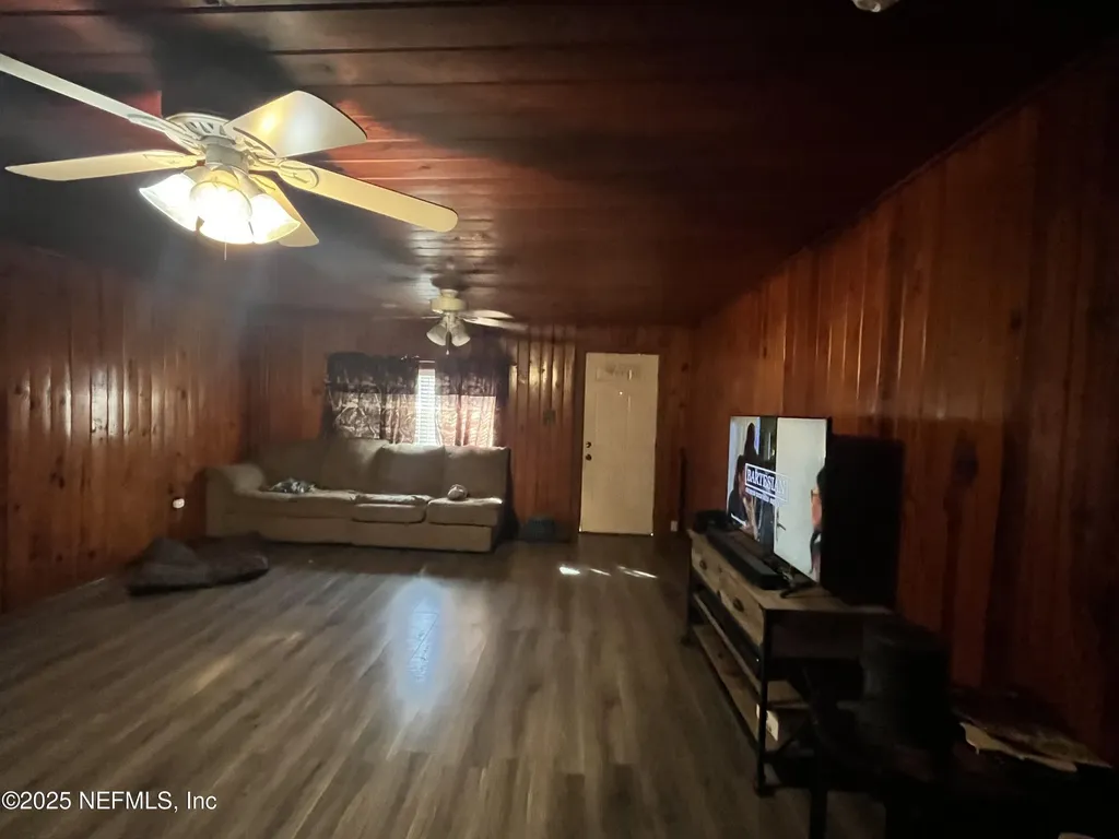 10507 Prospect Avenue Hampton FL 32044