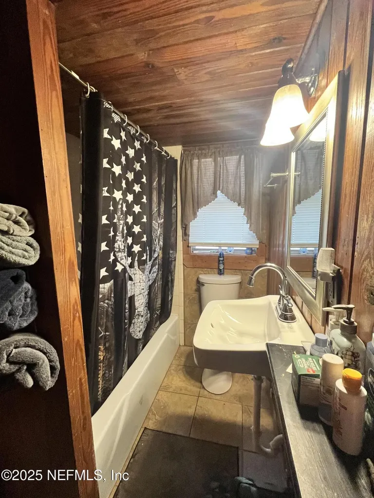 10507 Prospect Avenue Hampton FL 32044