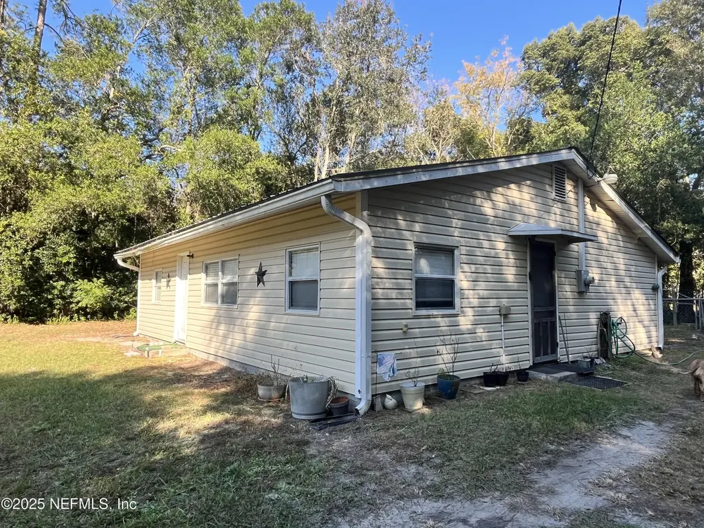 10507 Prospect Avenue Hampton FL 32044