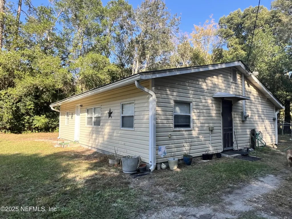 10507 Prospect Avenue Hampton FL 32044