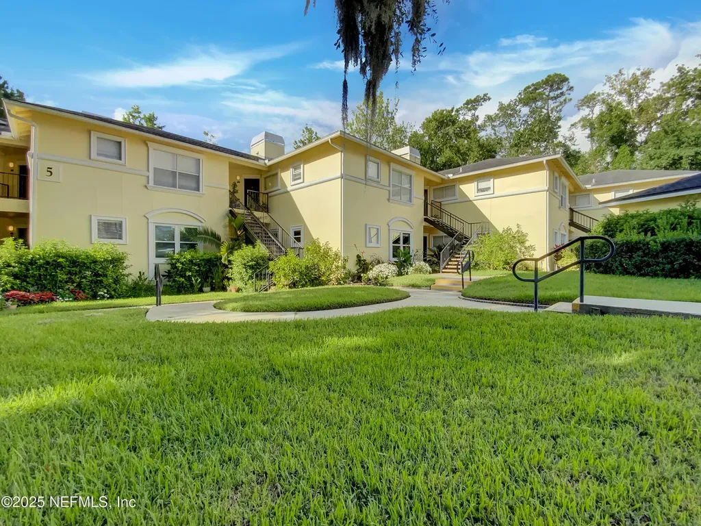 1800 The Greens Way Jacksonville Beach FL 32250