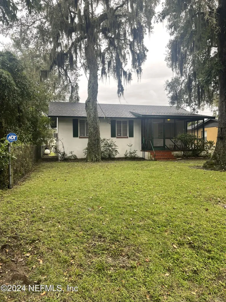 7449 Laura Street N Jacksonville FL 32208
