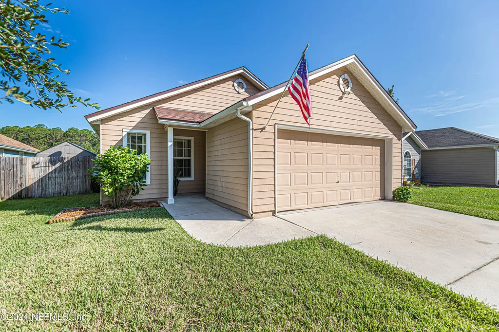 2004 Hunters Trace Circle Middleburg FL 32068