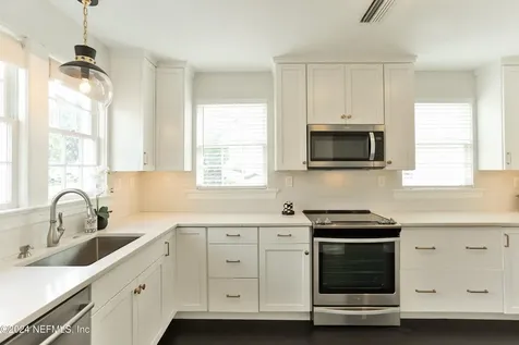 1112 Inwood Terrace Jacksonville FL 32207