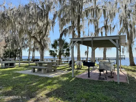 136 Helen Avenue Georgetown FL 32139
