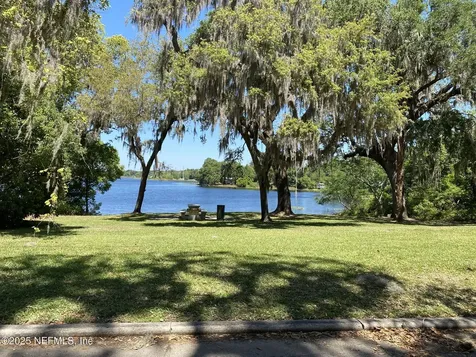 312 Oak Street Crescent City FL 32112