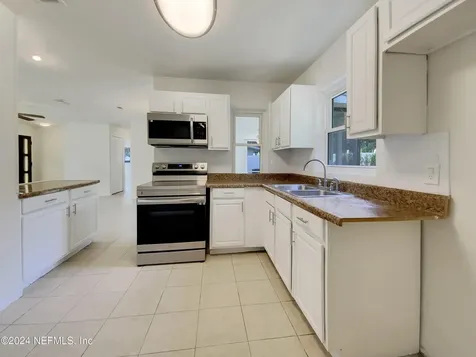 7910 Praver Drive W Jacksonville FL 32217
