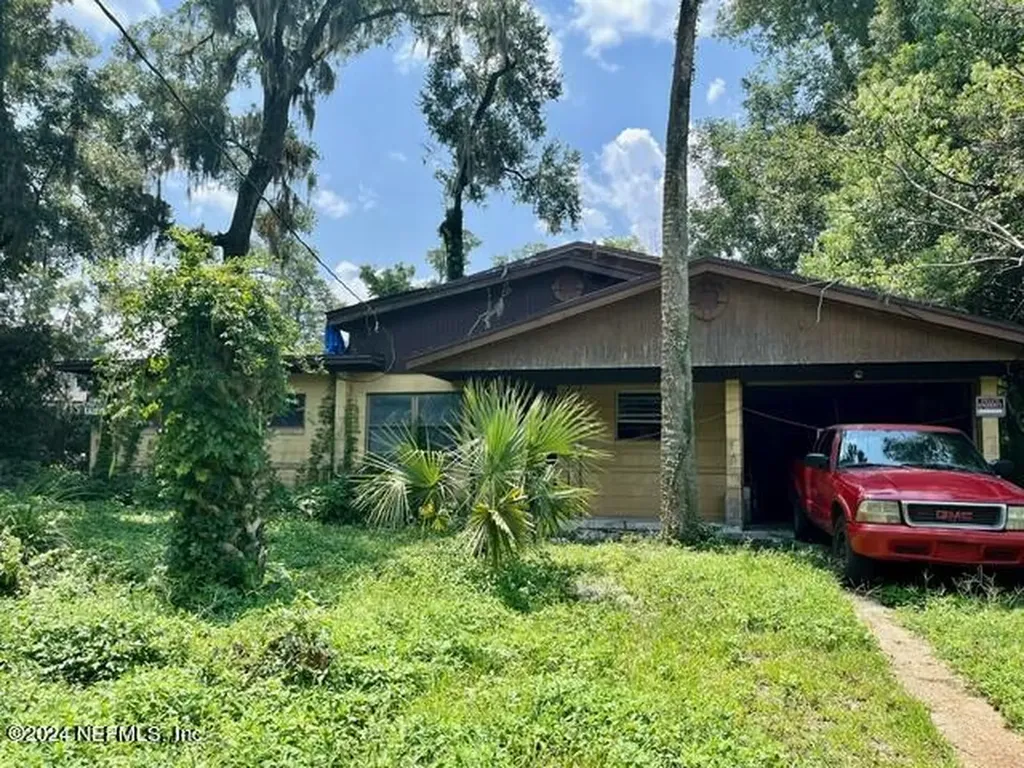 5298 Floral Bluff Court Jacksonville FL 32211