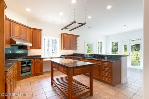 595 W River Road Palatka FL 32177