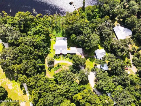 595 W River Road Palatka FL 32177