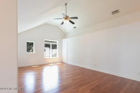 595 W River Road Palatka FL 32177