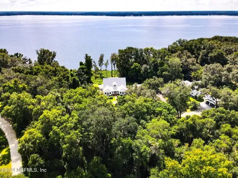 595 W River Road Palatka FL 32177