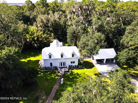 595 W River Road Palatka FL 32177