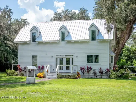 595 W River Road Palatka FL 32177