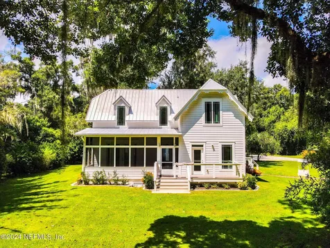 595 W River Road Palatka FL 32177