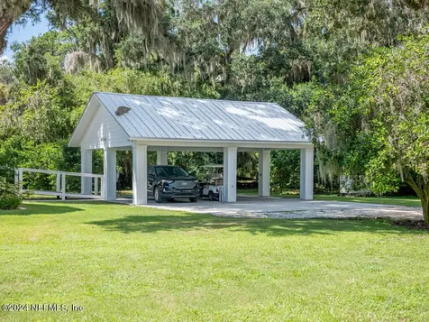 595 W River Road Palatka FL 32177